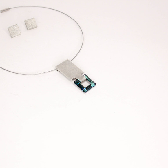 Hammered Silver Tone Matching Set of Earring and Necklace with Pendant - Picture 8 of 8